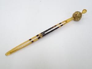 アンティーク　本鼈甲鍍金彫金花模様簪（8g）　□z